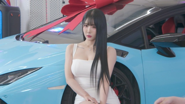 STRAW/GIRL CRUSHのBOMIのモーターショー